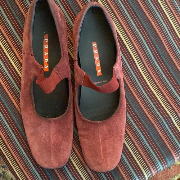 PRADA VINTAGE burgundy SUEDE MARY JANES 7.5/38 - Picture 2 of 7